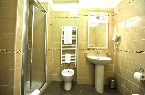 This photo about Rim Rooms shared on HyHotel.com