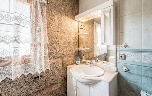 Bany, Awesome Home In Alella With 6 Bedrooms, Wifi And Outdoor Swimming Pool in Alella Bany, Awesome Home In Alella With 6 Bedrooms, Wifi And Outdoor Swimming Pool in Alella
