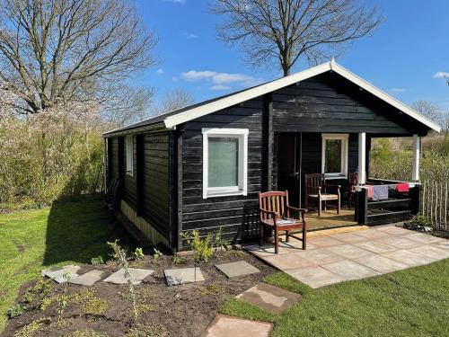 Vakantiehuisje met keuken, 2 slaapkamers en woonkamer in Zwiggelte Vakantiehuisje met keuken, 2 slaapkamers en woonkamer in Zwiggelte
