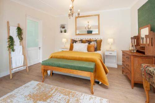 Cliff Cottage Guesthouse in Hermanus Cliff Cottage Guesthouse in Hermanus