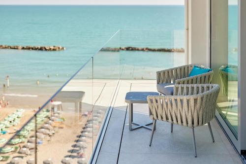 شرفة/ تراس, Hotel delle Nazioni in Pesaro City Center شرفة/ تراس, Hotel delle Nazioni in Pesaro City Center
