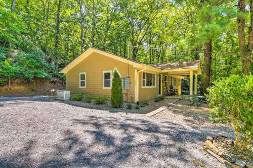 Knobby Creek Cottage with Hot Tub and Grill! in Columbus (NC) Knobby Creek Cottage with Hot Tub and Grill! in Columbus (NC)