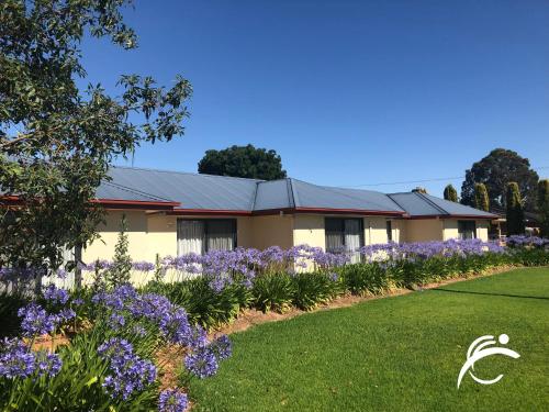 Exterior view, Coro Club Motel in Griffith Exterior view, Coro Club Motel in Griffith