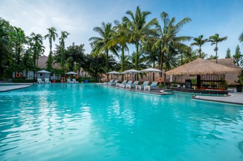 Swimming pool, L'Azure Resort and Spa in Phu Quoc Island Swimming pool, L'Azure Resort and Spa in Phu Quoc Island