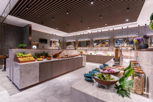 Food and beverages, Harbour Plaza Metropolitan Shanghai in Putuo and Changfeng Park Food and beverages, Harbour Plaza Metropolitan Shanghai in Putuo and Changfeng Park