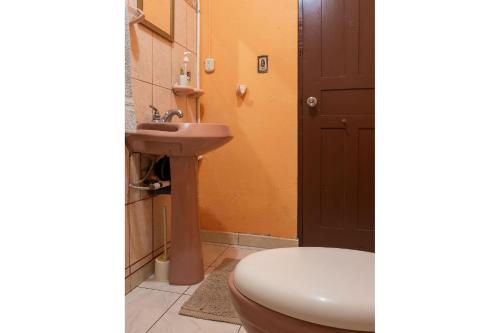 Bathroom, Marta's Guesthouses, apartamentos con entrada autonoma in Puerto Limon Bathroom, Marta's Guesthouses, apartamentos con entrada autonoma in Puerto Limon