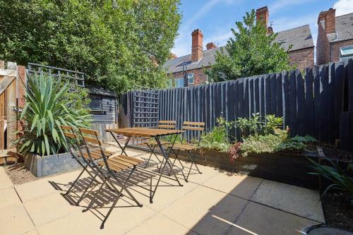 Modern 2 Bed House by City Centre in Near Center Modern 2 Bed House by City Centre in Near Center