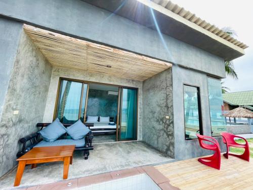 Facilities, The Sea Resort, Haad Rin in Ko Pha-ngan Facilities, The Sea Resort, Haad Rin in Ko Pha-ngan