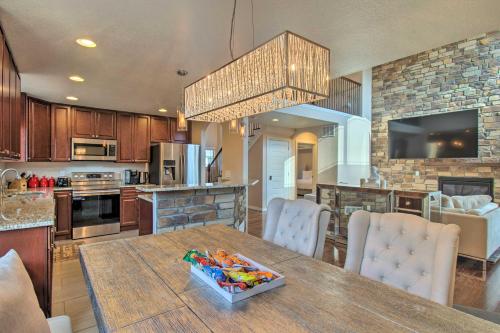 Expansive Denver Home Great for Families! in Sheridan (CO) Expansive Denver Home Great for Families! in Sheridan (CO)