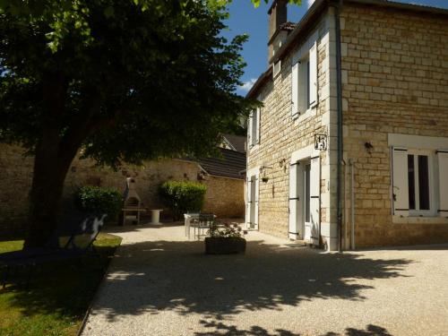 Maison en pierre renovee avec jardin clos et terrasse, proche sites UNESCO, a Coly-Saint-Amand - FR- in Coly Maison en pierre renovee avec jardin clos et terrasse, proche sites UNESCO, a Coly-Saint-Amand - FR- in Coly