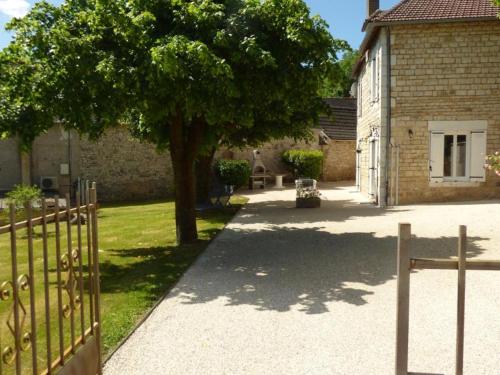 Maison en pierre renovee avec jardin clos et terrasse, proche sites UNESCO, a Coly-Saint-Amand - FR- in Coly Maison en pierre renovee avec jardin clos et terrasse, proche sites UNESCO, a Coly-Saint-Amand - FR- in Coly
