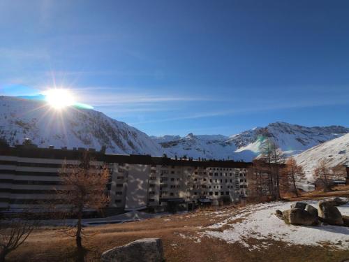 Spacieux appartement avec balcon, 3 pieces, 8 pers., au pied des pistes, proche commerces et service in Tignes Le Lac Spacieux appartement avec balcon, 3 pieces, 8 pers., au pied des pistes, proche commerces et service in Tignes Le Lac