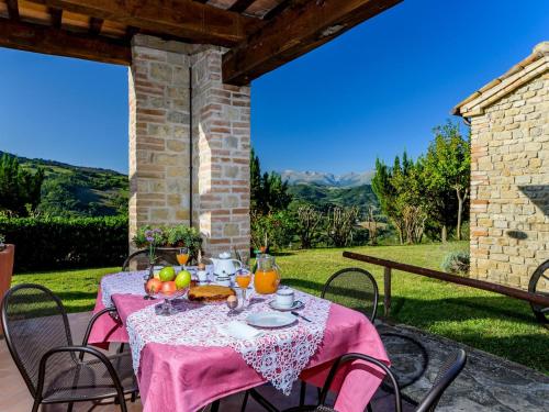 Balcony/terrace, Fabulous Holiday Home near Sibillini Mountains with swimming pool in Macerata Balcony/terrace, Fabulous Holiday Home near Sibillini Mountains with swimming pool in Macerata