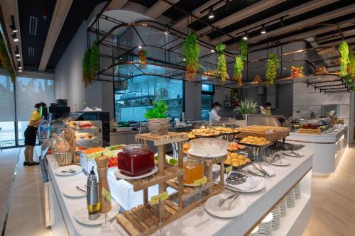 Food and beverages, Pattaya Discovery Beach Hotel (SHA Plus+) in Pattaya Food and beverages, Pattaya Discovery Beach Hotel (SHA Plus+) in Pattaya