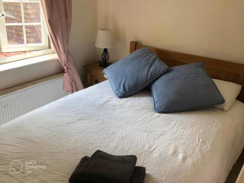 Private Bedrooms in Quaint Oxfordshire Village Cottage in Wantage Private Bedrooms in Quaint Oxfordshire Village Cottage in Wantage