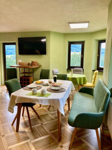 共用Lounge/電視區, Penzion Na Výsluní České Švýcarsko (Penzion Na Vysluni Ceske Svycarsko) in 哲汀泊德勒瓦 共用Lounge/電視區, Penzion Na Výsluní České Švýcarsko (Penzion Na Vysluni Ceske Svycarsko) in 哲汀泊德勒瓦