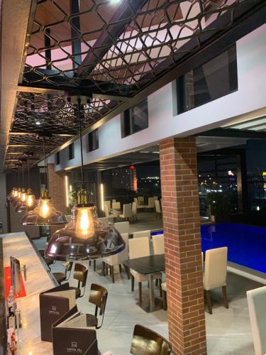 Bar/lounge, Capitol Hill Hotel and Suites in Angeles / Clark Bar/lounge, Capitol Hill Hotel and Suites in Angeles / Clark