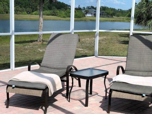 Maria Maria * vacation rental with amazing lake vi in Lehigh Acres (FL) Maria Maria * vacation rental with amazing lake vi in Lehigh Acres (FL)