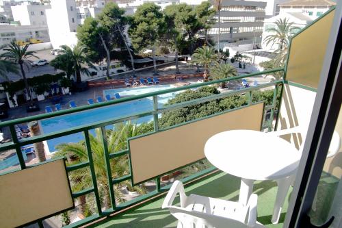 발코니/테라스, 호텔 트로피컬 (Hotel Tropical) in 이비자 발코니/테라스, 호텔 트로피컬 (Hotel Tropical) in 이비자