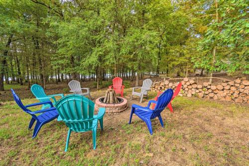Lakefront Hideaway in Scranton Spacious Deck in Clarksville (AR) Lakefront Hideaway in Scranton Spacious Deck in Clarksville (AR)