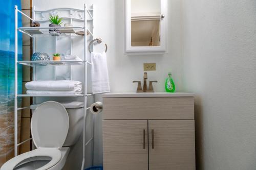 Bathroom, Seaside Adventure Lodging in Playa Hermosa Bathroom, Seaside Adventure Lodging in Playa Hermosa