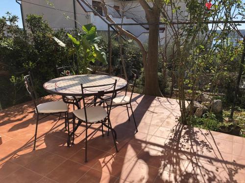 Erkély/terasz, Apartments with a parking space Barbat, Rab - 16723 in Rab Erkély/terasz, Apartments with a parking space Barbat, Rab - 16723 in Rab