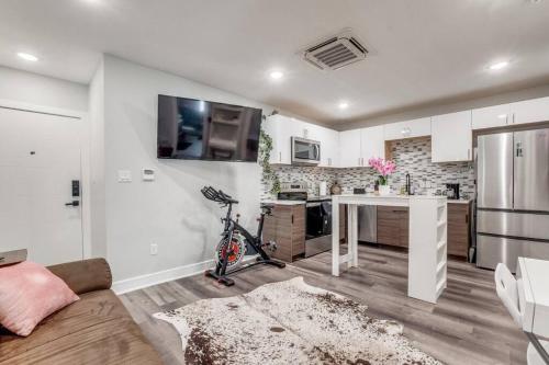 Dallas Private Homes - Lovely Unit With Free Parking in East Dallas Dallas Private Homes - Lovely Unit With Free Parking in East Dallas