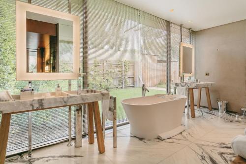 Badkamer, Lily of the Valley in La Croix-Valmer Badkamer, Lily of the Valley in La Croix-Valmer