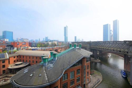 Free parking- Central water-side apartment