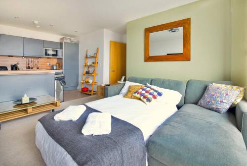 Central water-side apartment - Free Parking in Astley Central water-side apartment - Free Parking in Astley