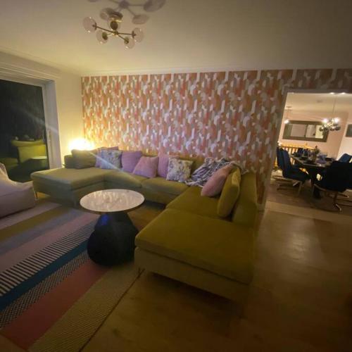 Luxury 4-5 Bed Home with Games Room and Balcony in Llanllwchaiarn Luxury 4-5 Bed Home with Games Room and Balcony in Llanllwchaiarn