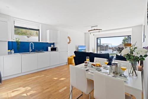 Konyha, Stunning Coastal Apartment in Maidencombe with Sea Views & Garden in Maidencombe Konyha, Stunning Coastal Apartment in Maidencombe with Sea Views & Garden in Maidencombe