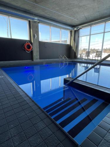 泳池, Grand Hotel TiMES Blainville-Mirabel in 布蘭維爾(QC) 泳池, Grand Hotel TiMES Blainville-Mirabel in 布蘭維爾(QC)