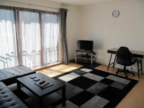 Amazing 2 Bedroom Cottage Apartment with Free Private Parking, Free Netflix and Free Wi-Fi near Hampden Park Amazing 2 Bedroom Cottage Apartment with Free Private Parking, Free Netflix and Free Wi-Fi near Hampden Park