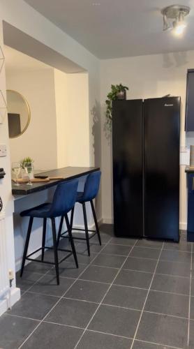 Køkken, Cosy house in Harborne, Sleeps 10, 7 bed, 7 ensuite in Quinton Køkken, Cosy house in Harborne, Sleeps 10, 7 bed, 7 ensuite in Quinton