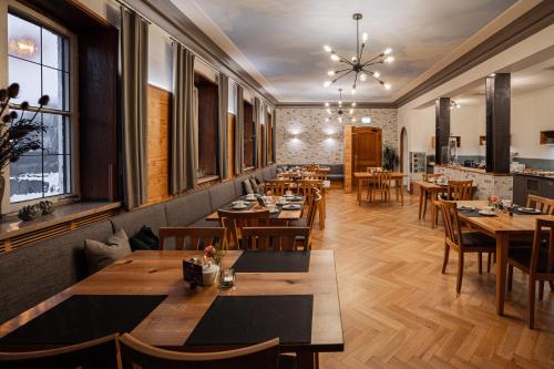 مطعم, Hotel Zu den Drei Kronen in دونو وورث مطعم, Hotel Zu den Drei Kronen in دونو وورث