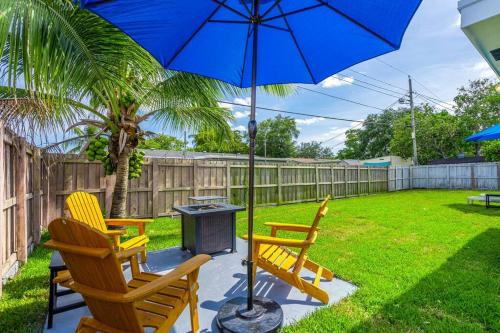 Spacious 4BRS Home, Relax Backyard close to Casino in Pembroke Pines Spacious 4BRS Home, Relax Backyard close to Casino in Pembroke Pines