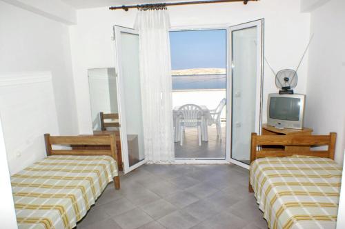 Apartments by the sea Kustici, Pag - 4129 in คุสติซิ Apartments by the sea Kustici, Pag - 4129 in คุสติซิ