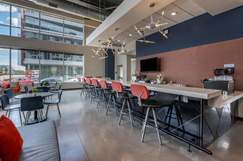 Pub/Lounge, Vīb Hotel by Best Western Denver RiNo in North Capitol Hill Pub/Lounge, Vīb Hotel by Best Western Denver RiNo in North Capitol Hill