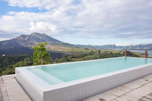 Swimming pool, Oculus Bali in Kintamani Swimming pool, Oculus Bali in Kintamani
