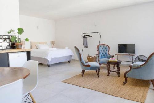 Open Plan Studio Fast Wi-Fi Restaurants & Bars