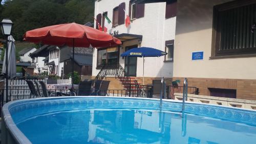 Úszómedence, Ferien und Selbstversorgerhaus für Gruppen Sauerthaler Hof - Loreley (Ferien und Selbstversorgerhaus fur Gruppen Sauerthaler Hof - Loreley) in Lorch-Lorchhausen Úszómedence, Ferien und Selbstversorgerhaus für Gruppen Sauerthaler Hof - Loreley (Ferien und Selbstversorgerhaus fur Gruppen Sauerthaler Hof - Loreley) in Lorch-Lorchhausen