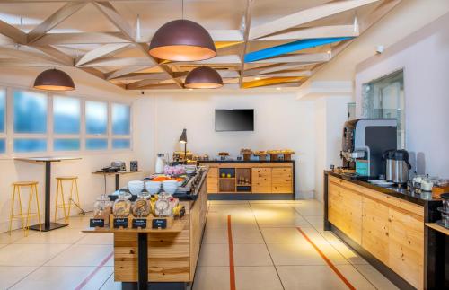 Food and beverages, B&B HOTEL Rio de Janeiro Norte in Meier Food and beverages, B&B HOTEL Rio de Janeiro Norte in Meier