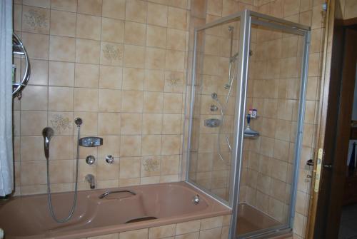 Bathroom, STORCHENALLEE in Burg (Dithmarschen) Bathroom, STORCHENALLEE in Burg (Dithmarschen)