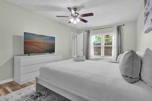 NEW! Comfy ֎ Townhouse 35 mins to Disney! in Poinciana NEW! Comfy ֎ Townhouse 35 mins to Disney! in Poinciana