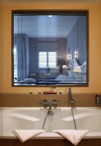 Badkamer, Le Domaine de Saint Endreol Golf & Spa Resort in Draguignan Badkamer, Le Domaine de Saint Endreol Golf & Spa Resort in Draguignan