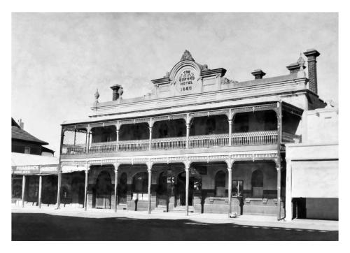 Exterior view, Oxford on Otho in Inverell Exterior view, Oxford on Otho in Inverell