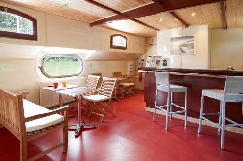 Facilities, Peniche Daphne's in Auvers-sur-Oise Facilities, Peniche Daphne's in Auvers-sur-Oise