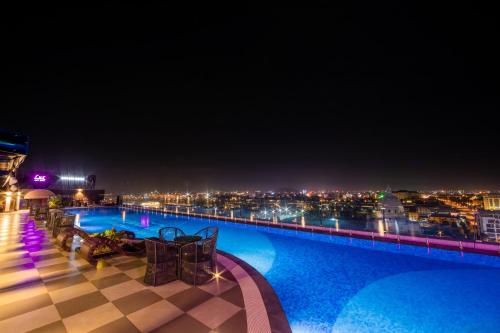 Swimming pool, Ninh Binh Legend Hotel in Ninh Bình Swimming pool, Ninh Binh Legend Hotel in Ninh Bình