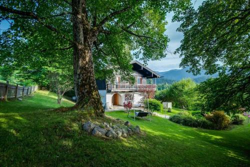 Kert, Künstlervilla mit grandiosem Panoramablick (Kunstlervilla mit grandiosem Panoramablick) in Fischbachau Kert, Künstlervilla mit grandiosem Panoramablick (Kunstlervilla mit grandiosem Panoramablick) in Fischbachau